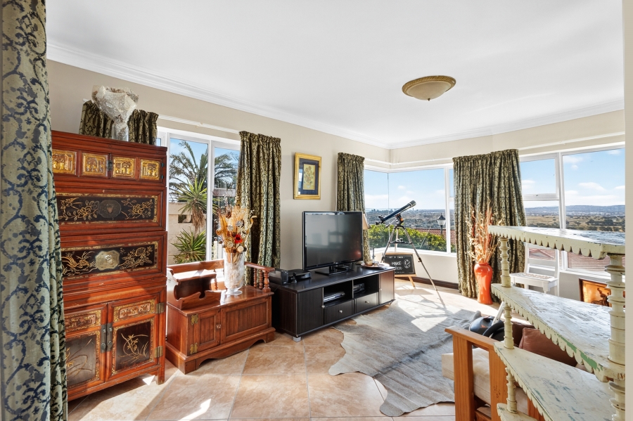 5 Bedroom Property for Sale in Mountainside Western Cape